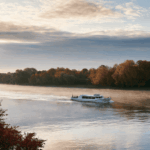 rondvaartboot op de rivier